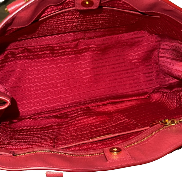 PRADA SAFFIANO LUX TOTE Handbag - Picture 12 of 15